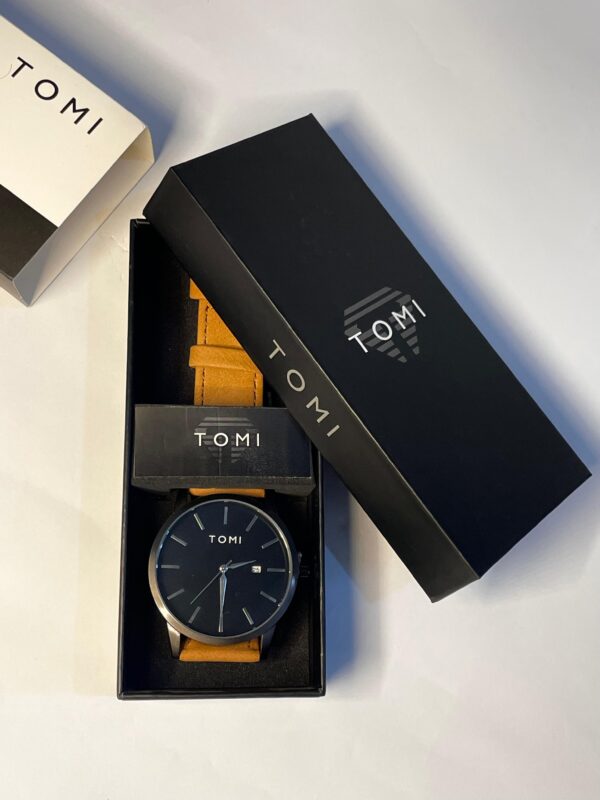 TOMI Minimalist Leather Strap Wristwatch